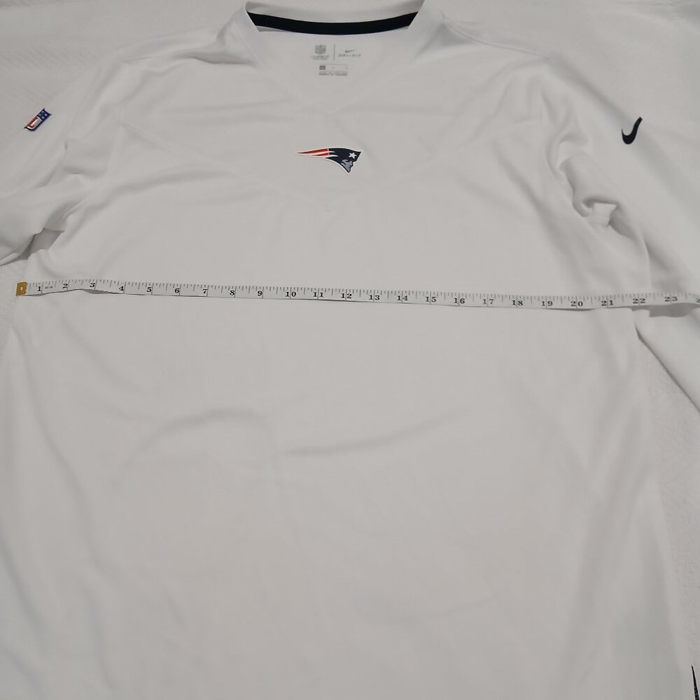 NWOT NIKE/NFL LARGE  DRI-FIT LONG SLEEVE NEW ENGLAND PATRIOTS T-SHIRT